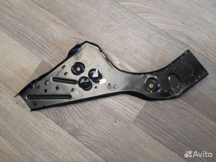 Кронштейн крепления крыла nissan X-trail левого