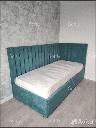 Детская кровать с мягкой спинкой