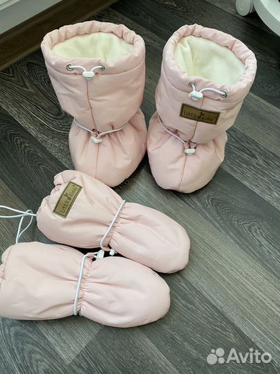 Пинетки и варежки для малышки