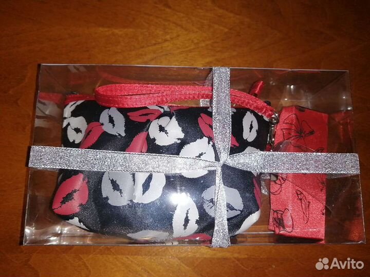 Косметичка и футляр для помады