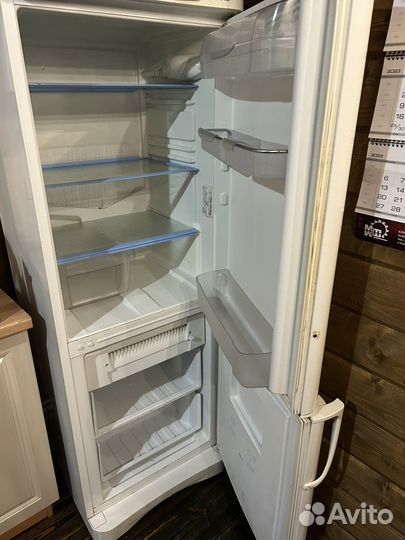 Холодильник indesit