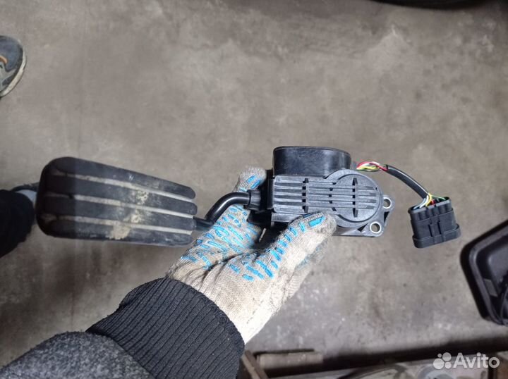 Педаль газа валдай