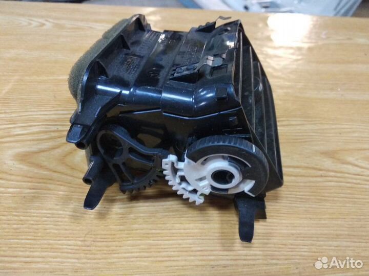 Дефлектор воздушный правый Volkswagen Polo sedan