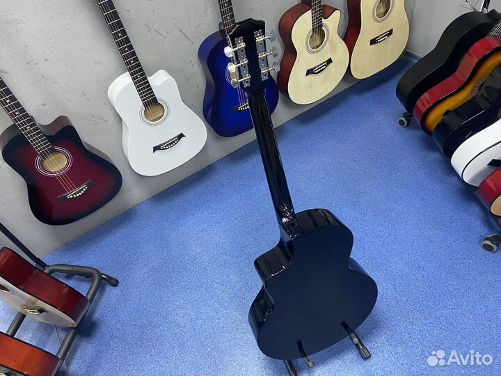 Акустическая шестиструнная полноразмерная гитара