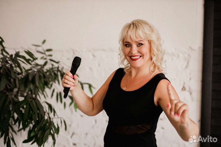 Ведущая, тамада