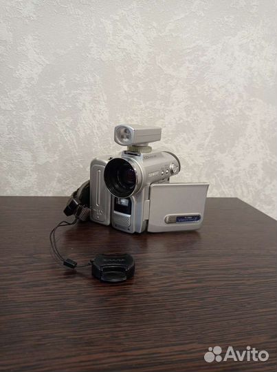 Видеокамера Sharp VL-Z950