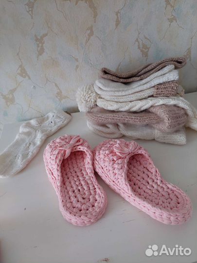 Вязаные шапки, носки, тапочки Ручная работа