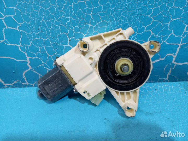 Моторчик стеклоподъёмника передний правый