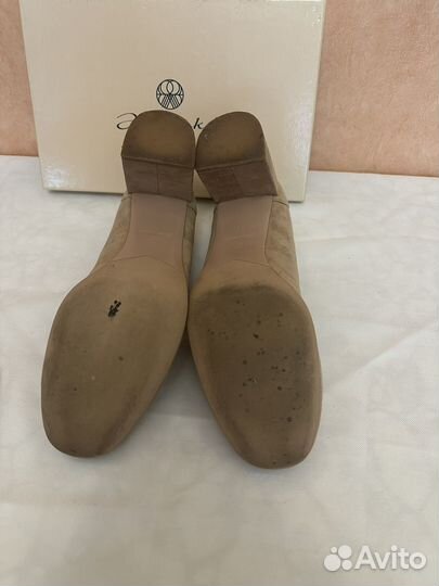 Бежевые туфли замшевые 39/40