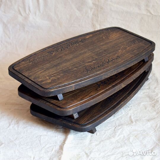 Деревянная сервировочная доска на ножках