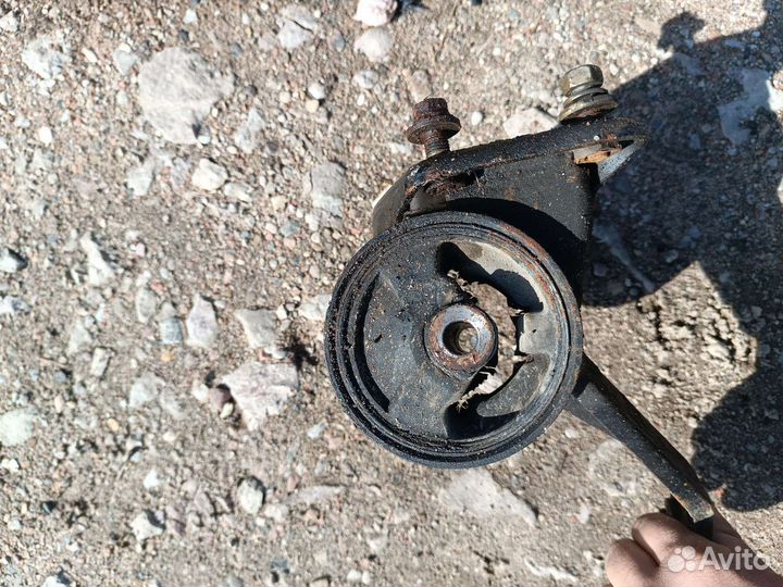 Hyundai Sonata Y3 подушка двигателя