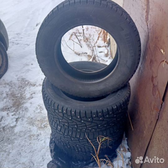 Pirelli Winter Ice Zero 215/65 R16