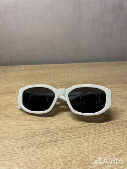 Солнцезащитные очки versace