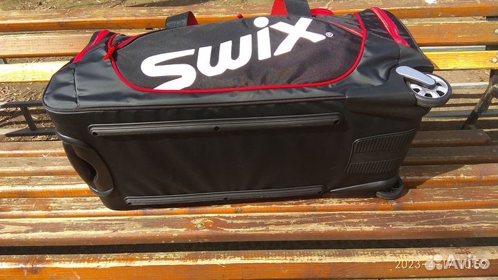 Сумка на колесах Swix