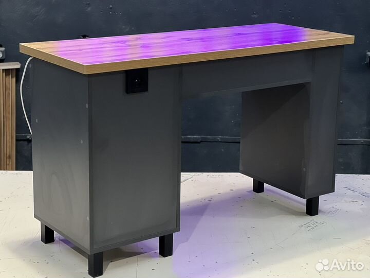 Маникюрный стол Комфорт с розетками