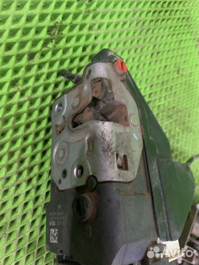 Замок двери задней левой Peugeot 308