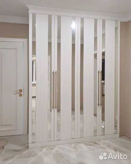 Распашной шкаф в спальню