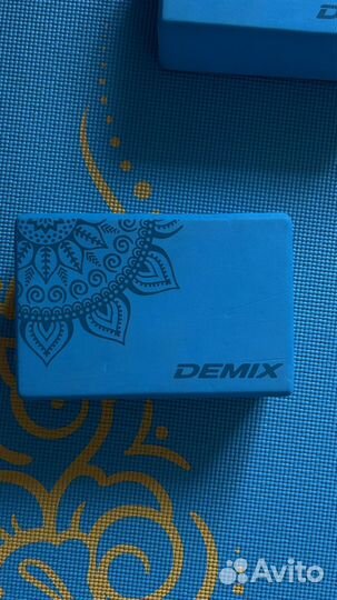 Коврик для йоги и фитнеса с блоками Demix