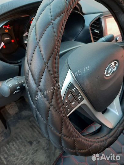 Спонжевая оплетка руля прошитая в ромбом черная