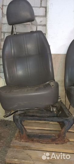 Водительское кресло-сиденье
