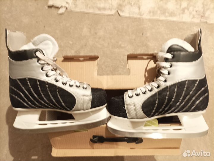 Беговые лыжи и коньки 2 пары