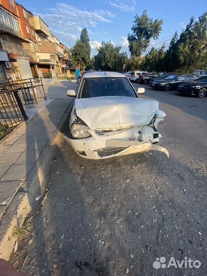 LADA Priora 1.6 МТ, 2010, битый, 200 000 км