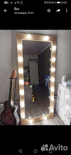 Гримерное зеркало с лампочками