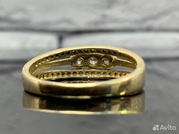 Золотое кольцо 585 пробы массой 2.77 грамм, (Р18)