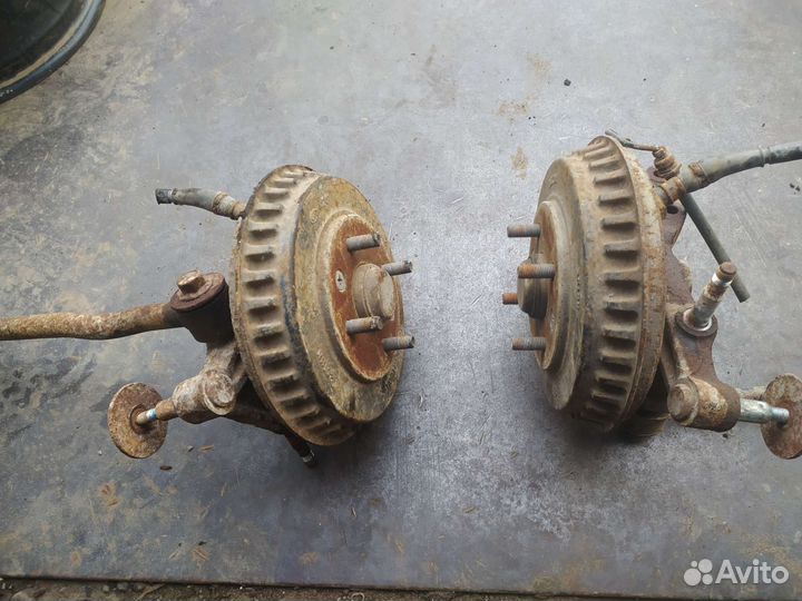 Кулак задний Kia Spectra