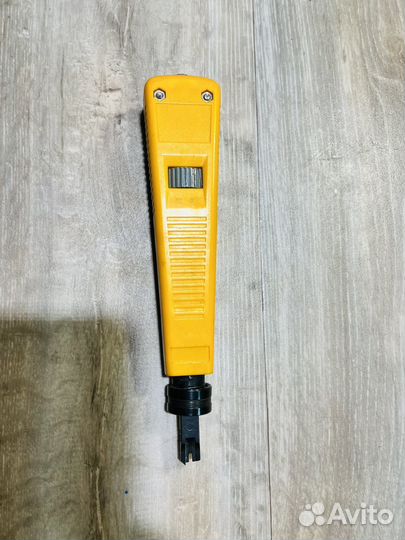 Инструмент для заделки витой пары