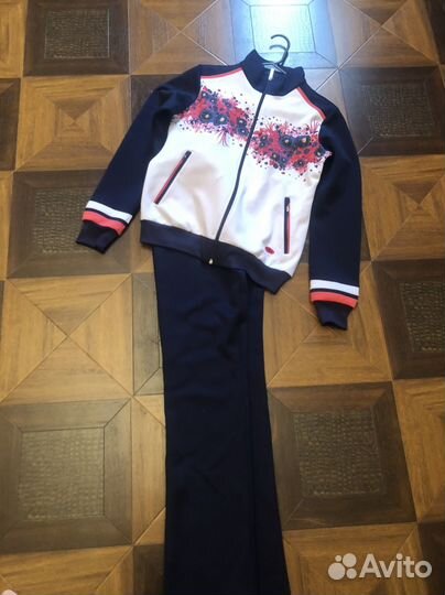 Спортивный костюм женский