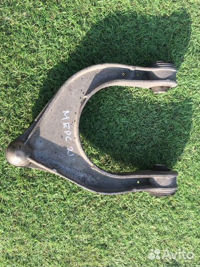 Рычаг передний верхний левый на Мерседес E-class 2