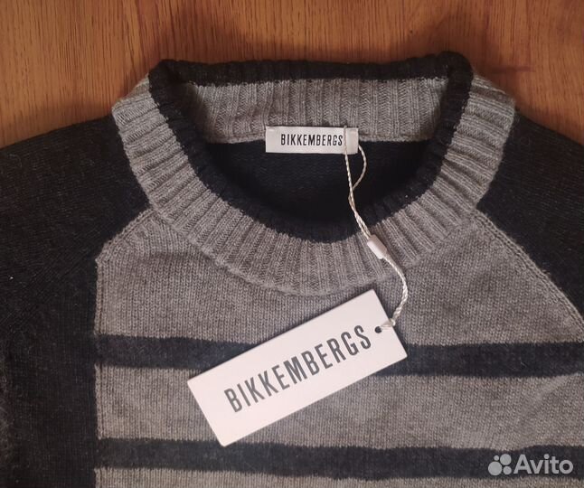 Свитер оригинальный новый