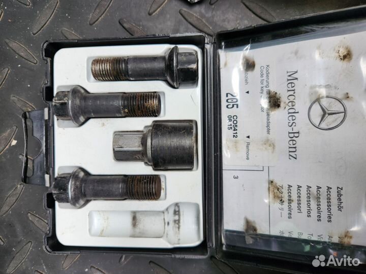 A0019901707 набор секретка и болты MB gle coupe