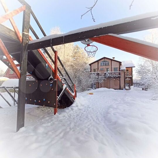 Коттедж 140 м² на участке 10 сот.