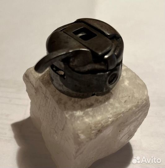 Челноки от Зингер левоходка и правоходка. Оригинал