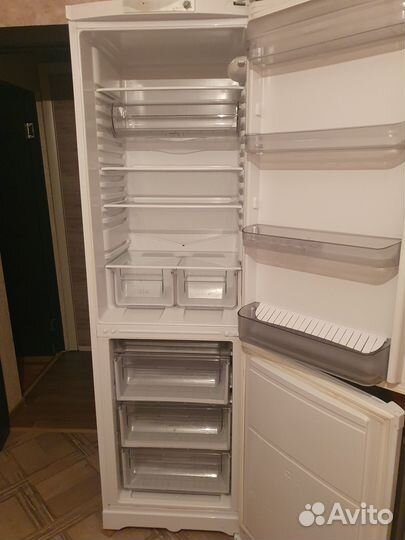 Холодильник Hotpoint-ariston