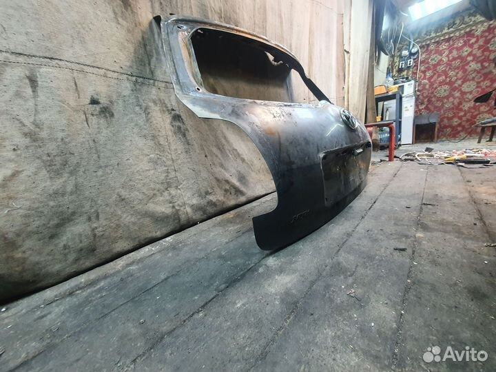 Крышка багажника Toyota Auris E150