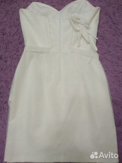 Белое вечернее платье