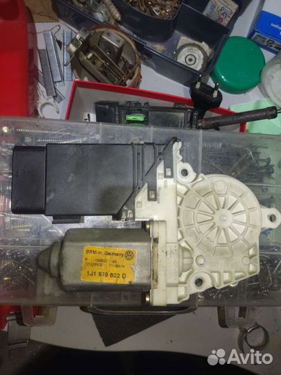 Стеклоподьемник golf 4