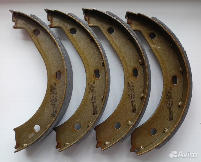 Колодки ручника 5 E28 E34 7 E32 E38
