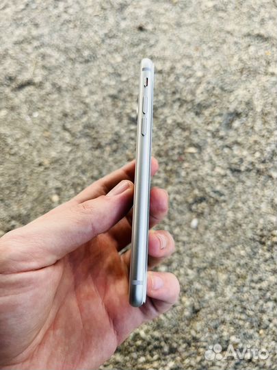 iPhone 8, 64 ГБ