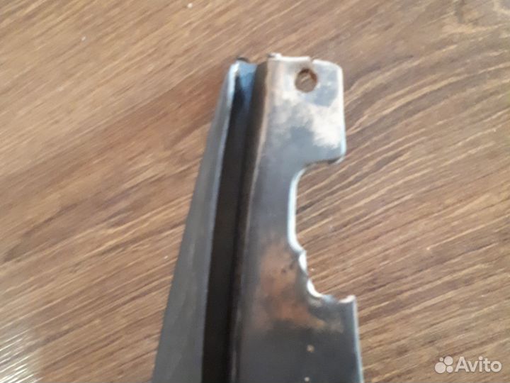 Брызговик Аudi 80 b4