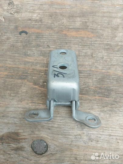 Петля двери задней левой Toyota Prius 2 NHW20