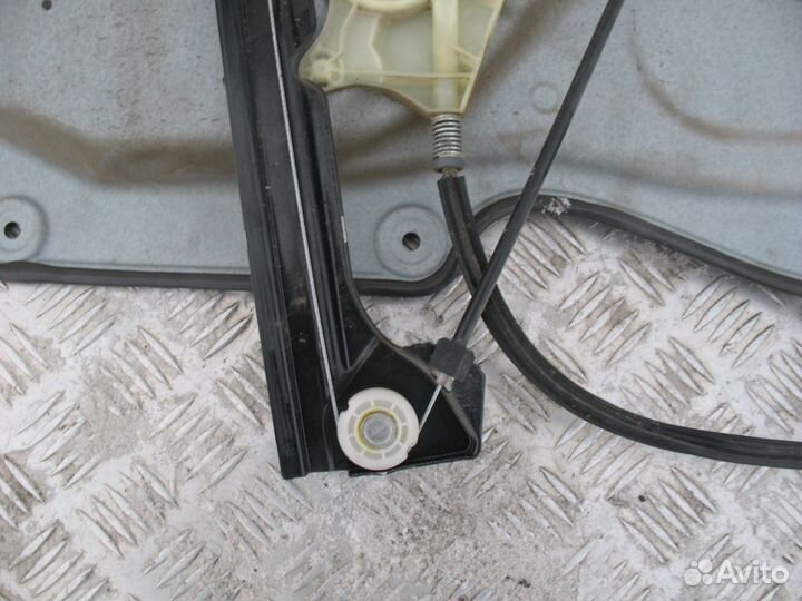 Стеклоподъёмник двери передней Volkswagen Caddy 3