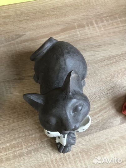 Статуэтка кошка