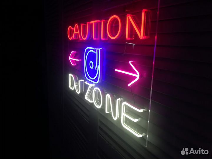 Неоновая вывеска