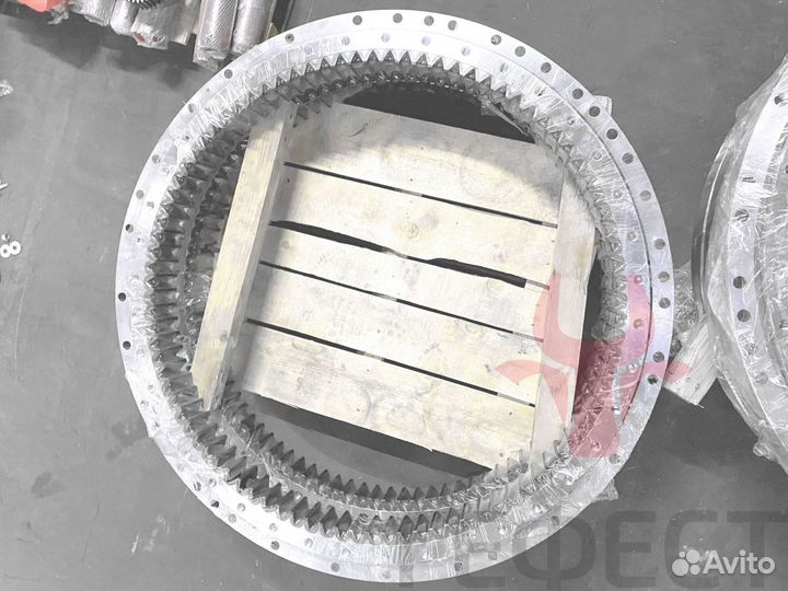 Опорно-поворотный круг Hyundai R300-9A 81Q8-01050