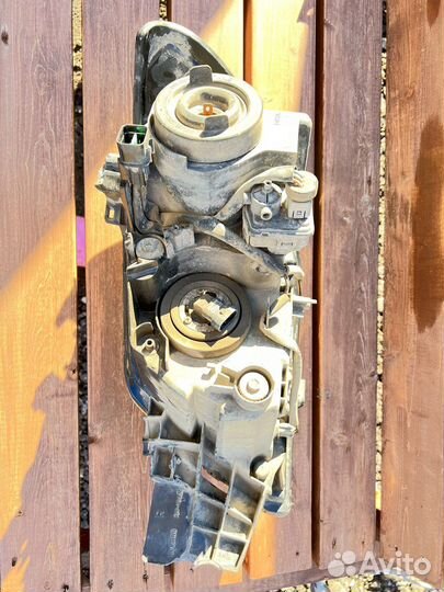 Фара правая на mitsubishi outlander I