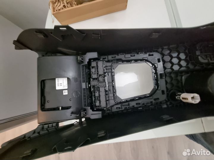 Консоль центральная Skoda Octavia 4-ое поколение